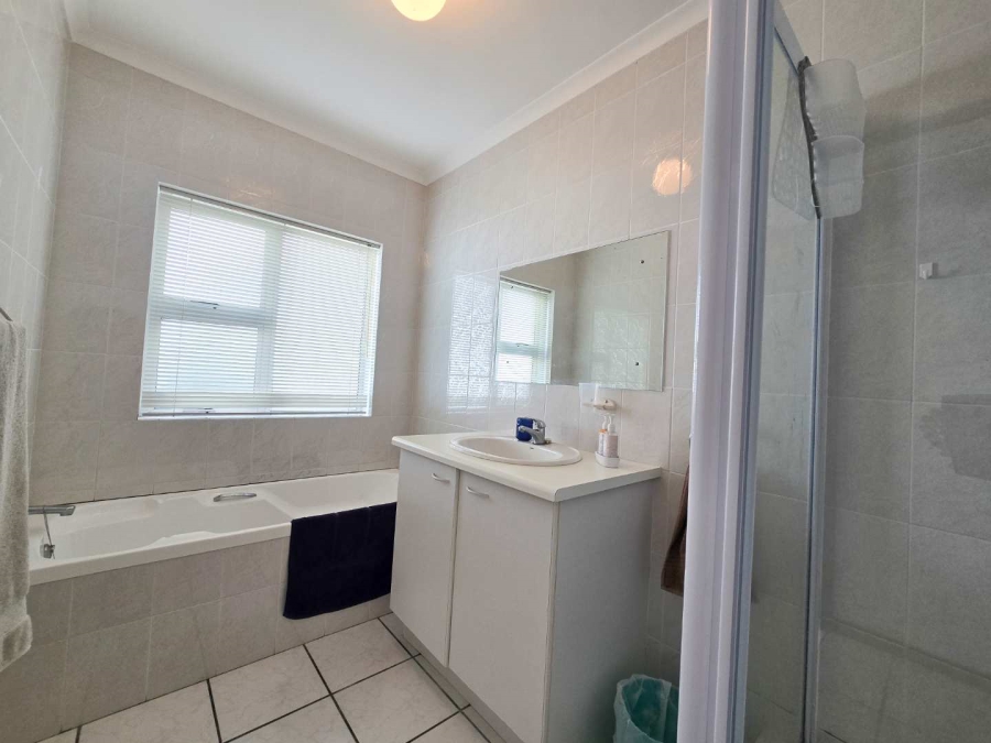 5 Bedroom Property for Sale in Stilbaai Wes Western Cape